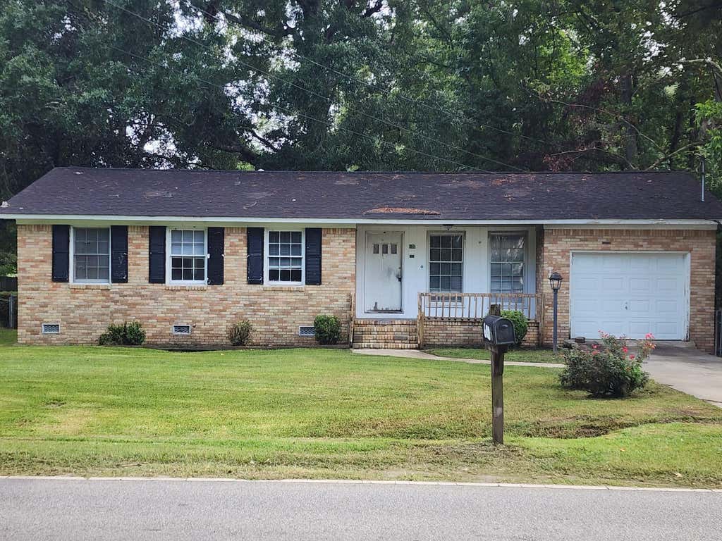 Photo of 600 E 3rd North Street, Summerville, SC 29485 (MLS # 26021342)