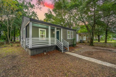 Photo of 2744 E Surrey Drive, North Charleston, SC 29405 (MLS # 25027574)