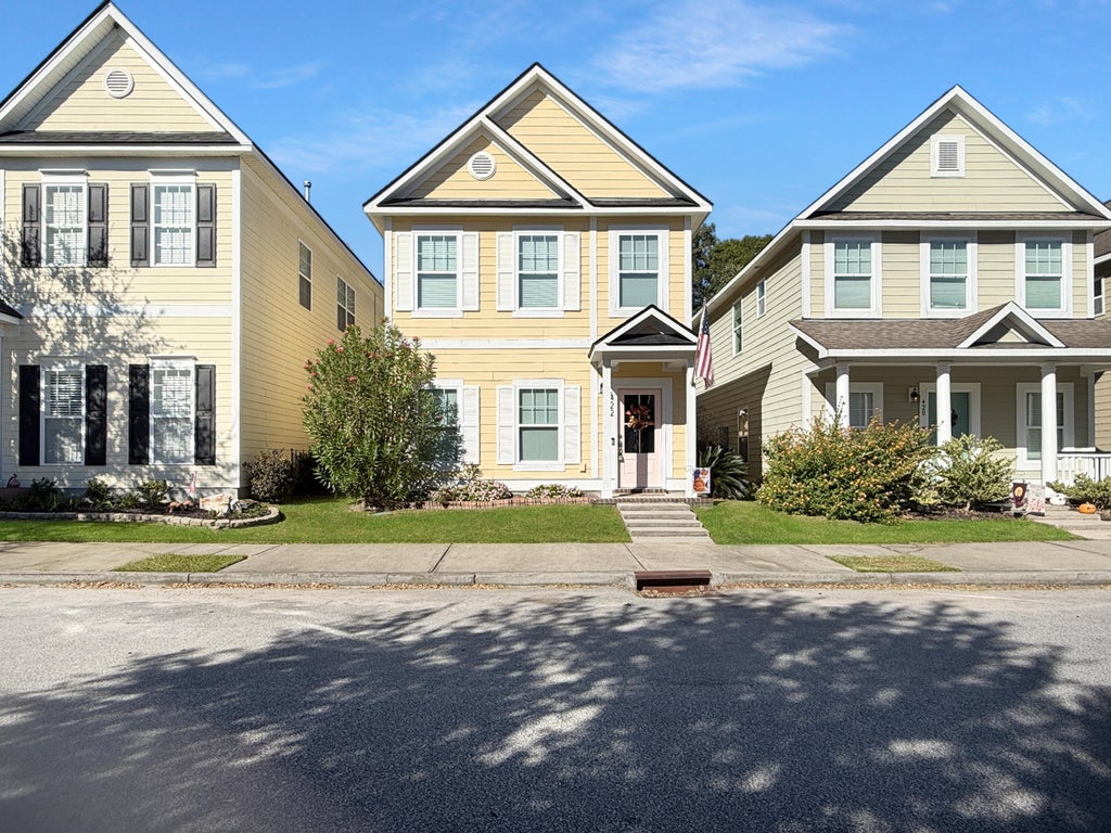 Photo of 422 Forsythia Avenue, Summerville, SC 29483 (MLS # 26029583)