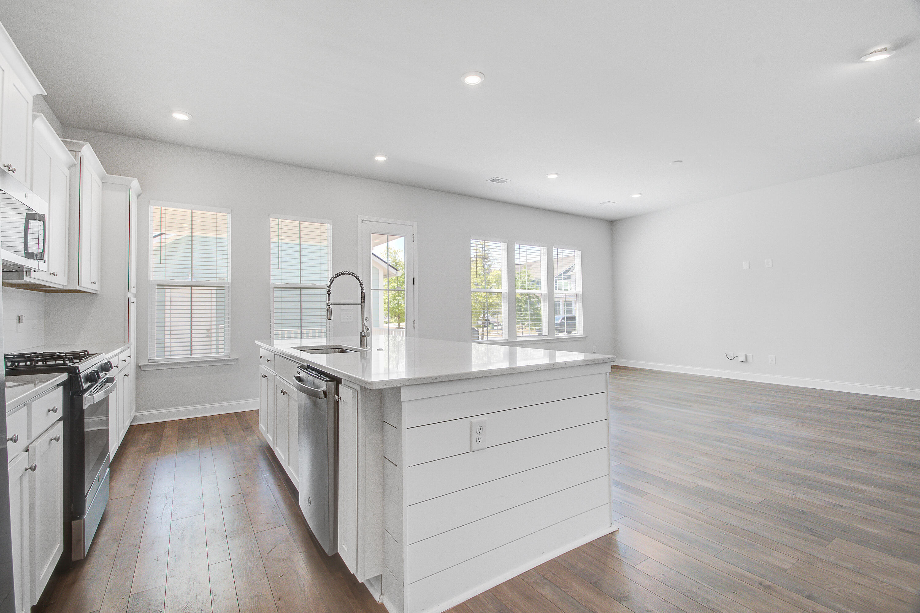 416 W Respite Lane
