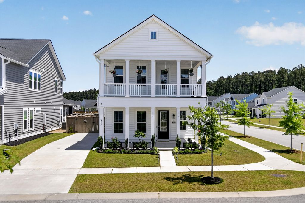 Photo of 202 Narrowleaf Avenue, Summerville, SC 29485 (MLS # 26015219)