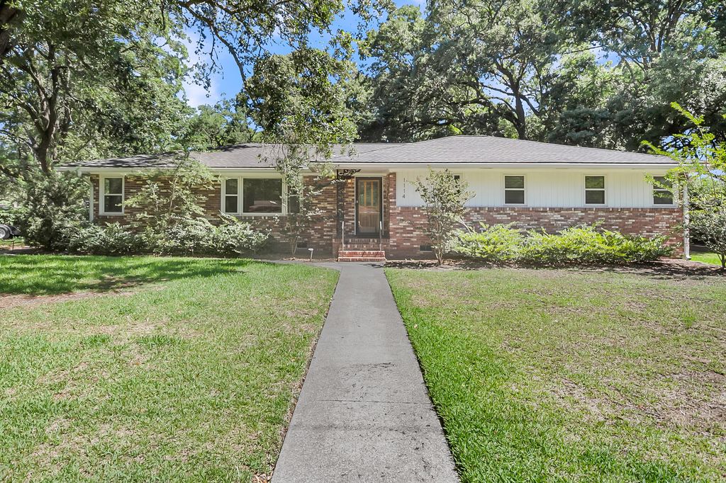 Photo of 1114 Northbridge Drive, Charleston, SC 29407 (MLS # 26016377)