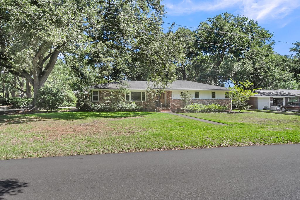 Photo of 1114 Northbridge Drive, Charleston, SC 29407 (MLS # 26016377)