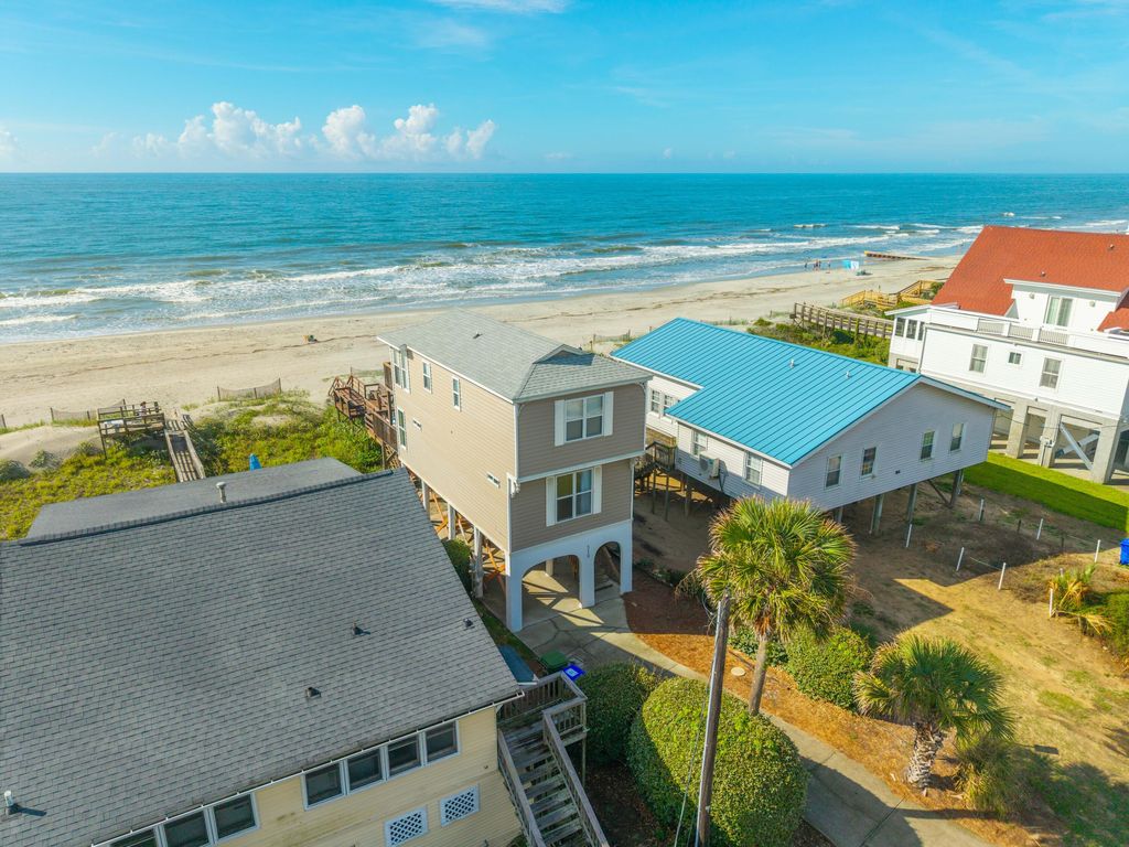 Photo of 519 E Arctic Avenue, Folly Beach, SC 29439 (MLS # 25022328)