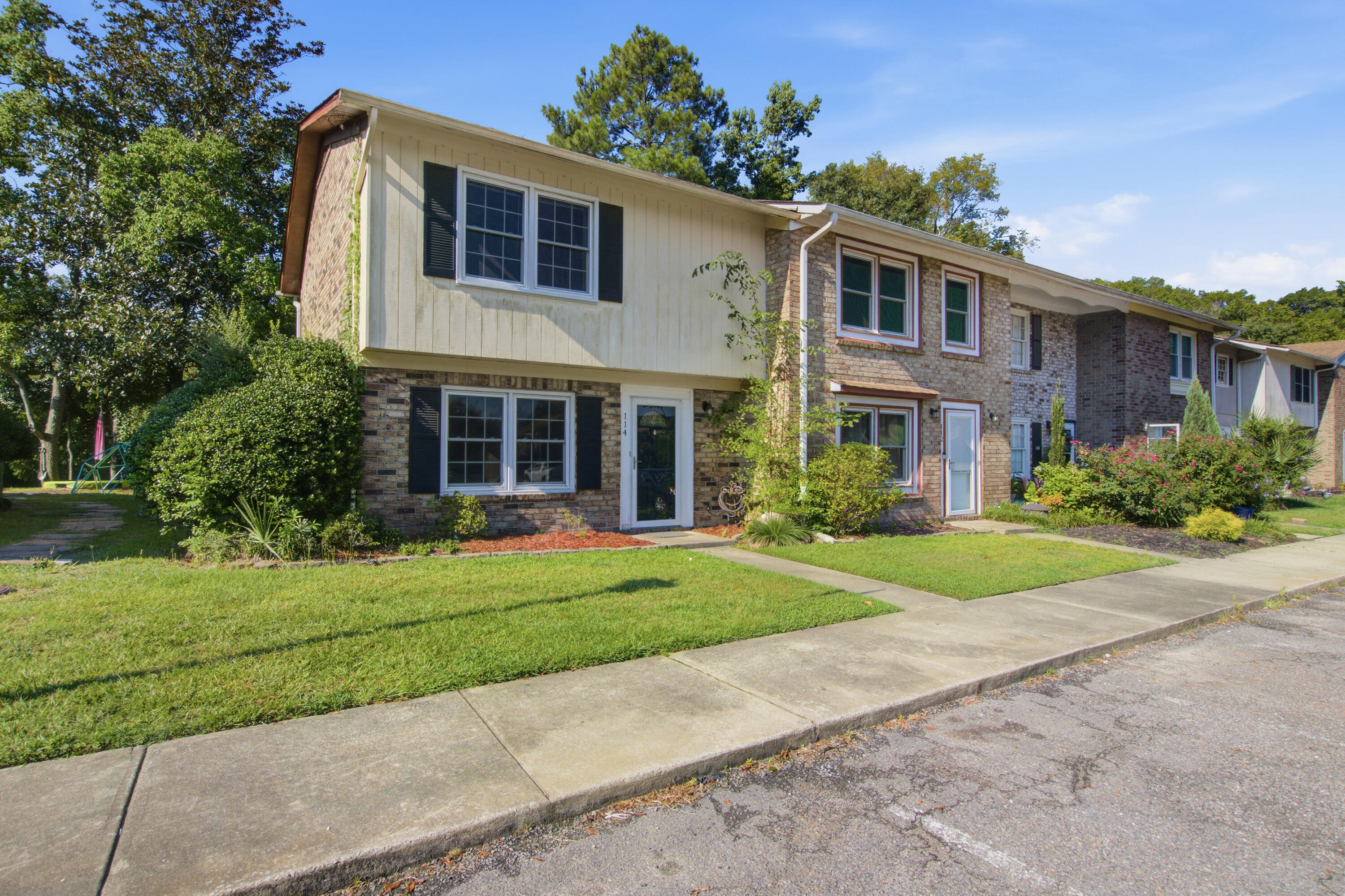 114 Brush Boulevard