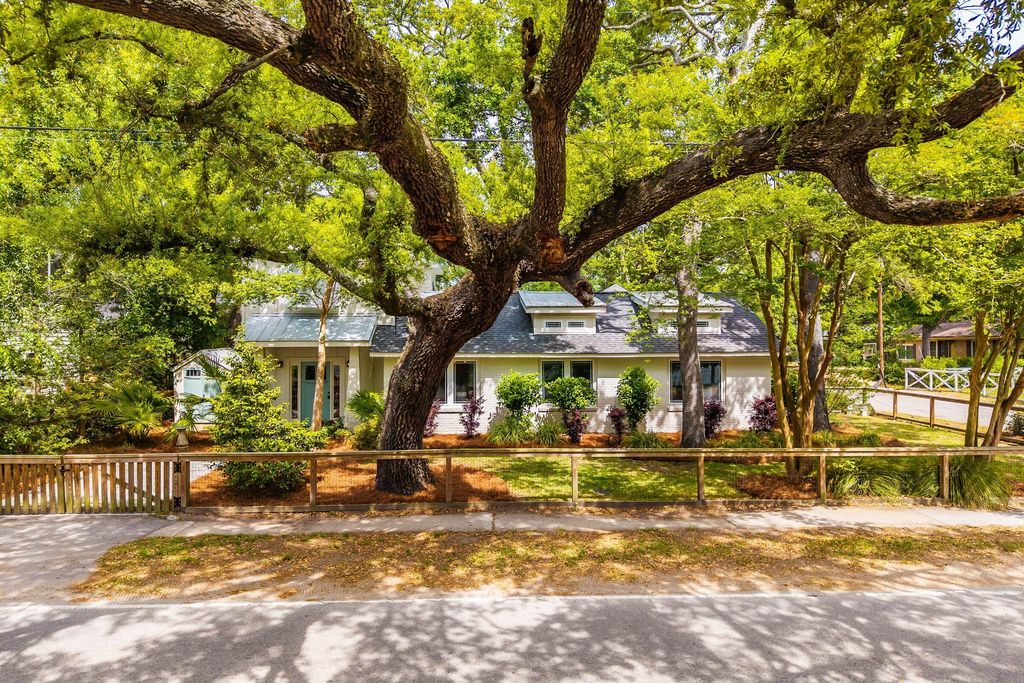 Photo of 762 Mccants Drive, Mount Pleasant, SC 29464 (MLS # 26011692)