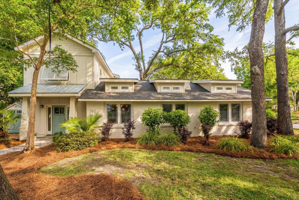 Photo of 762 Mccants Drive, Mount Pleasant, SC 29464 (MLS # 26011692)