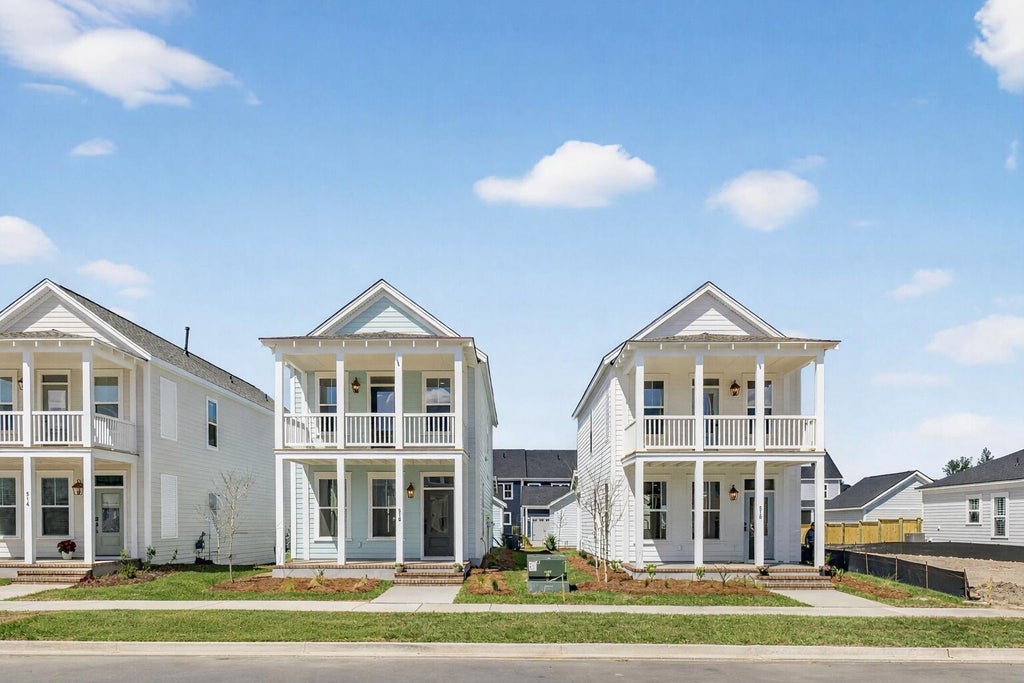 Photo of 520 Ivy Green Lane, Summerville, SC 29486 (MLS # 26024526)
