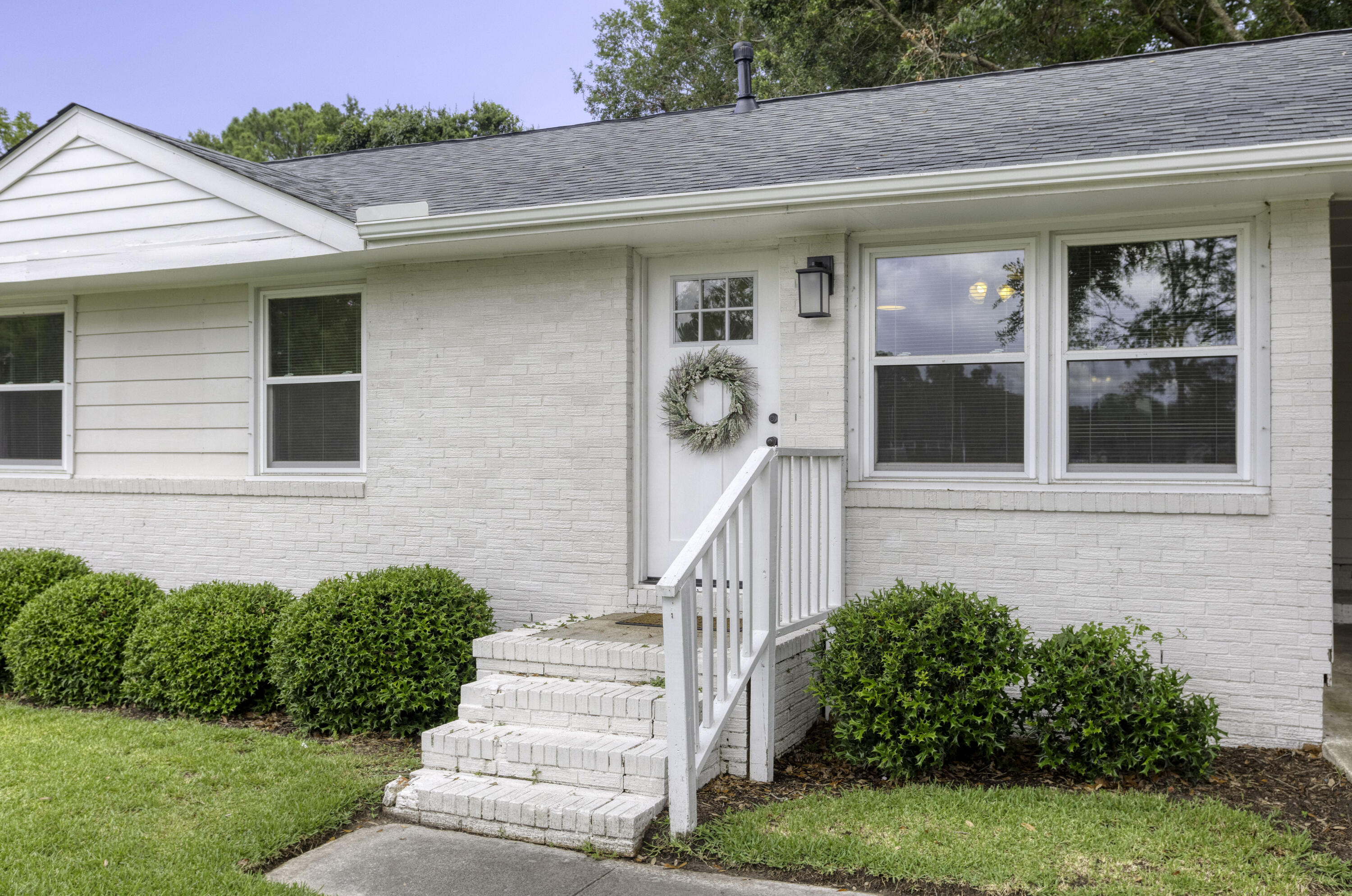 1487 Woodview Lane
