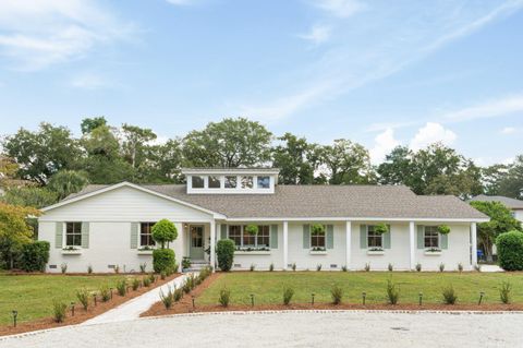 Photo of 1011 Lakeview Drive, Mount Pleasant, SC 29464 (MLS # 25026097)