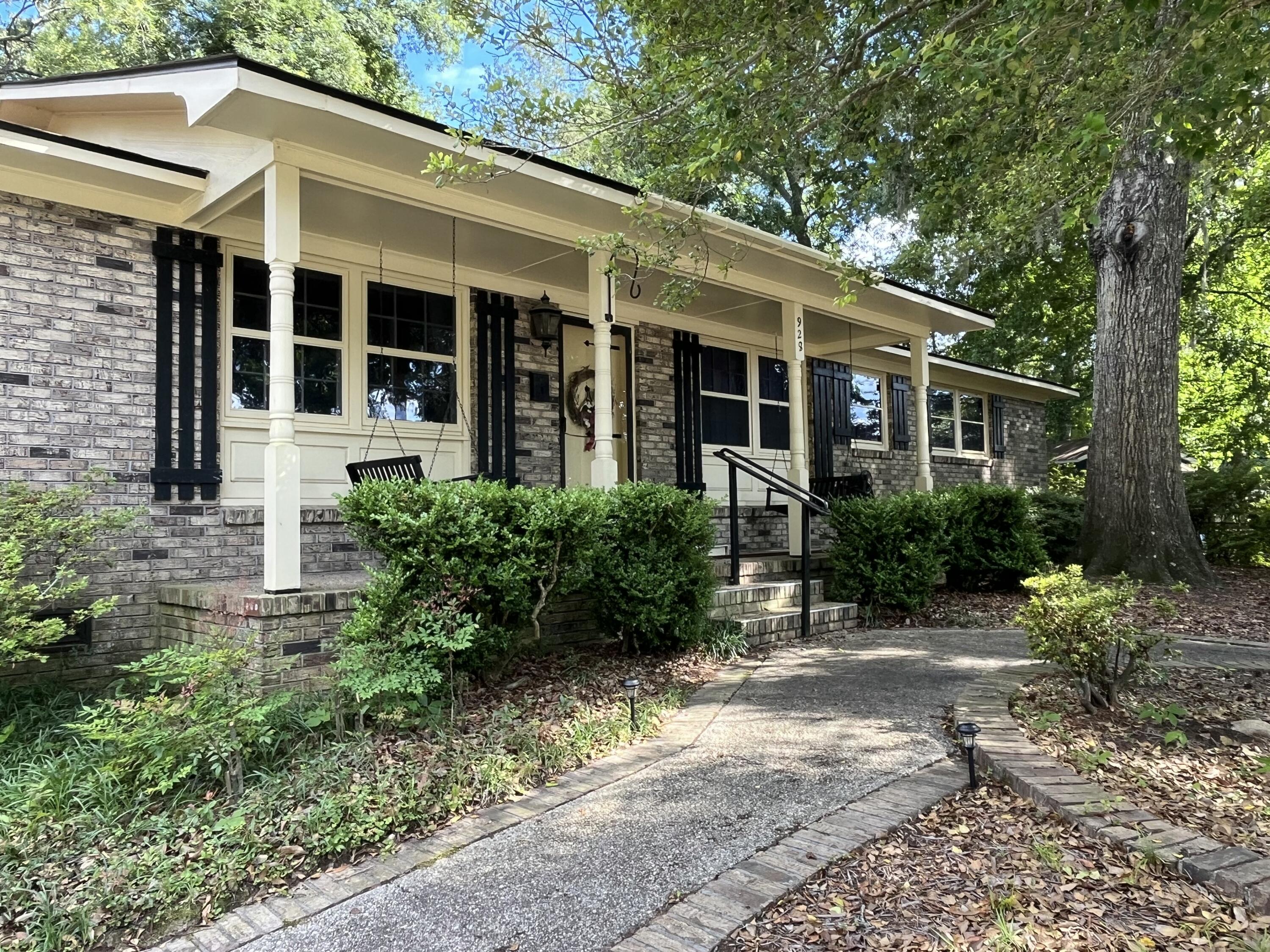 928 Spring Court
