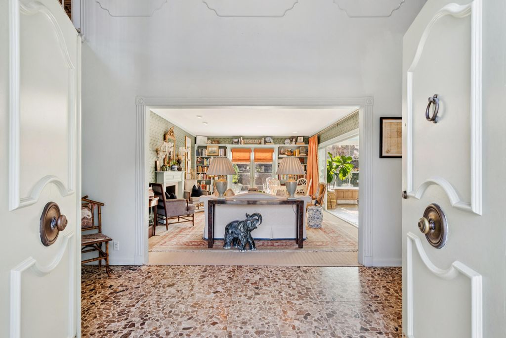 Photo of 352 Confederate Circle, Charleston, SC 29407 (MLS # 26007692)