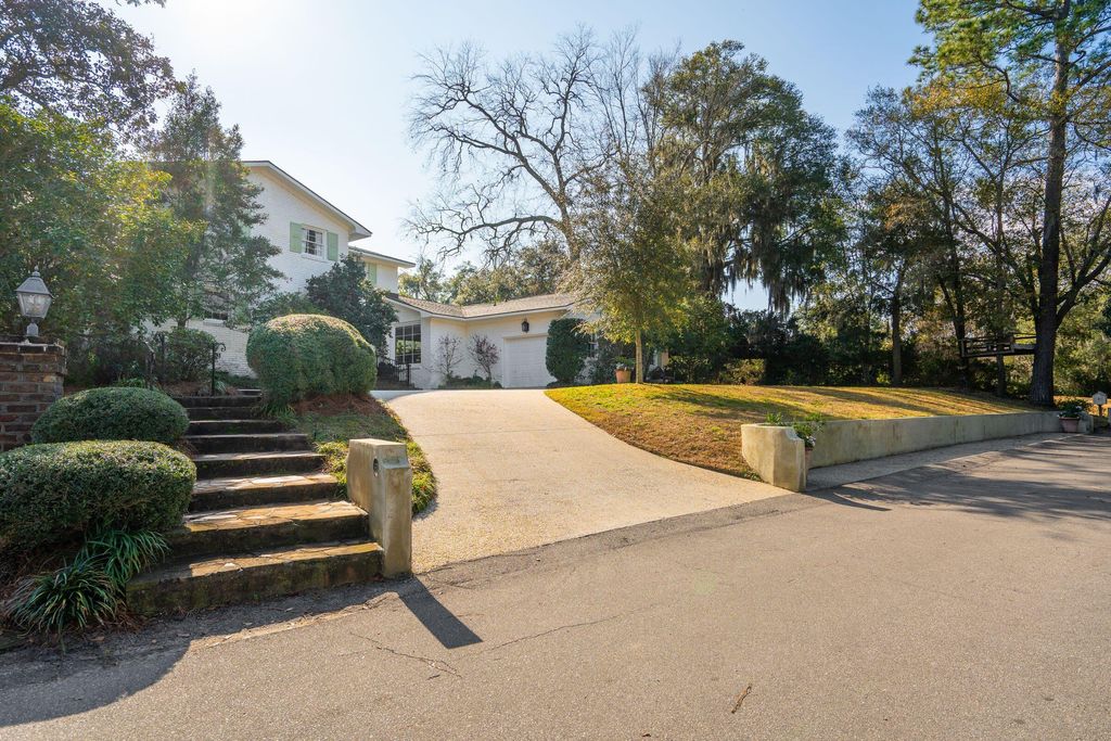 Photo of 352 Confederate Circle, Charleston, SC 29407 (MLS # 26007692)