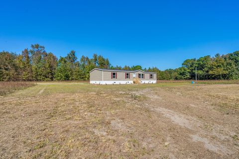 A home in Holly Hill