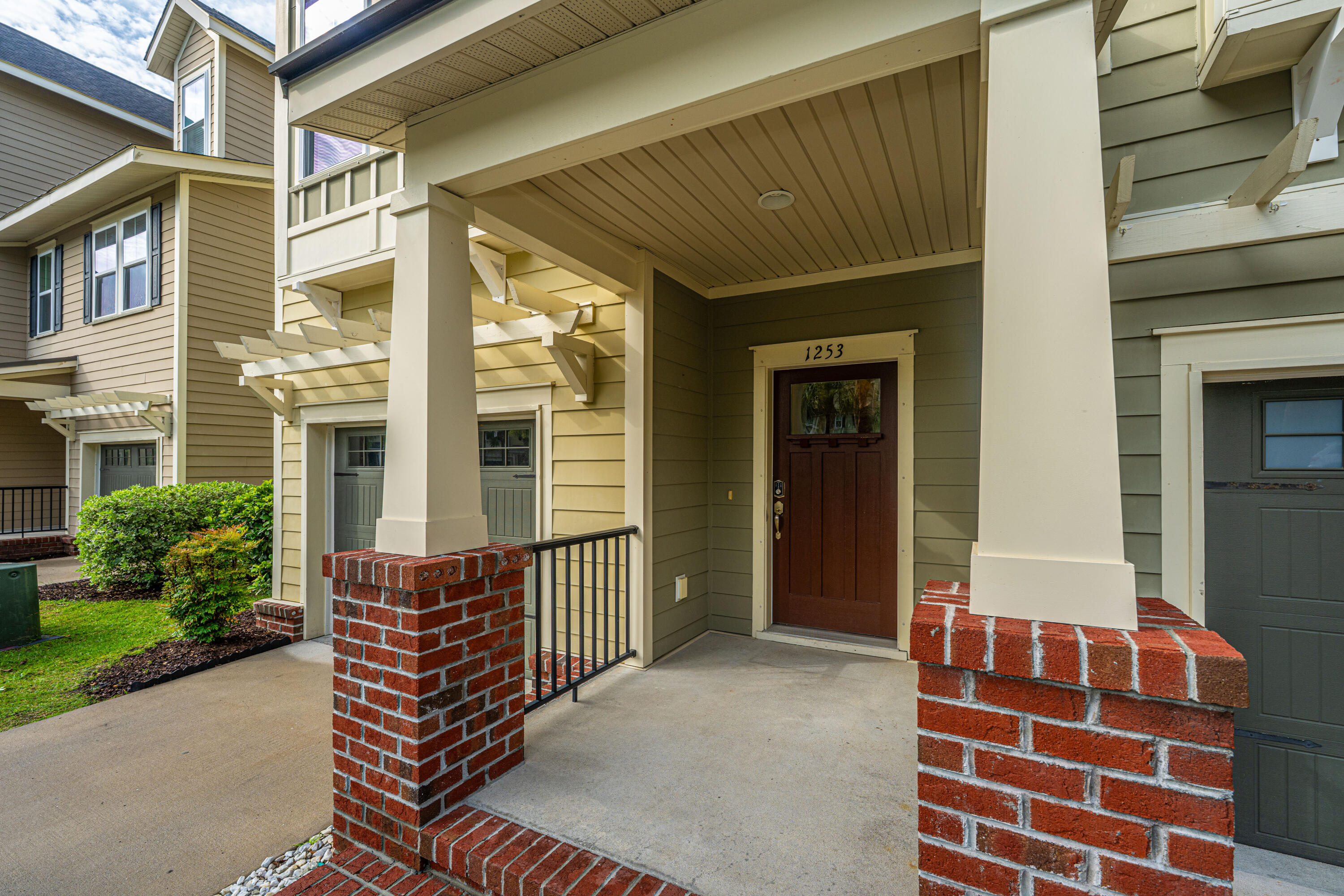 1253 Dingle Road