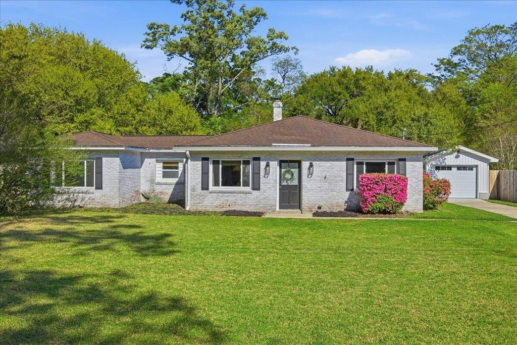 Photo of 422 Geddes Avenue, Charleston, SC 29407 (MLS # 26008882)