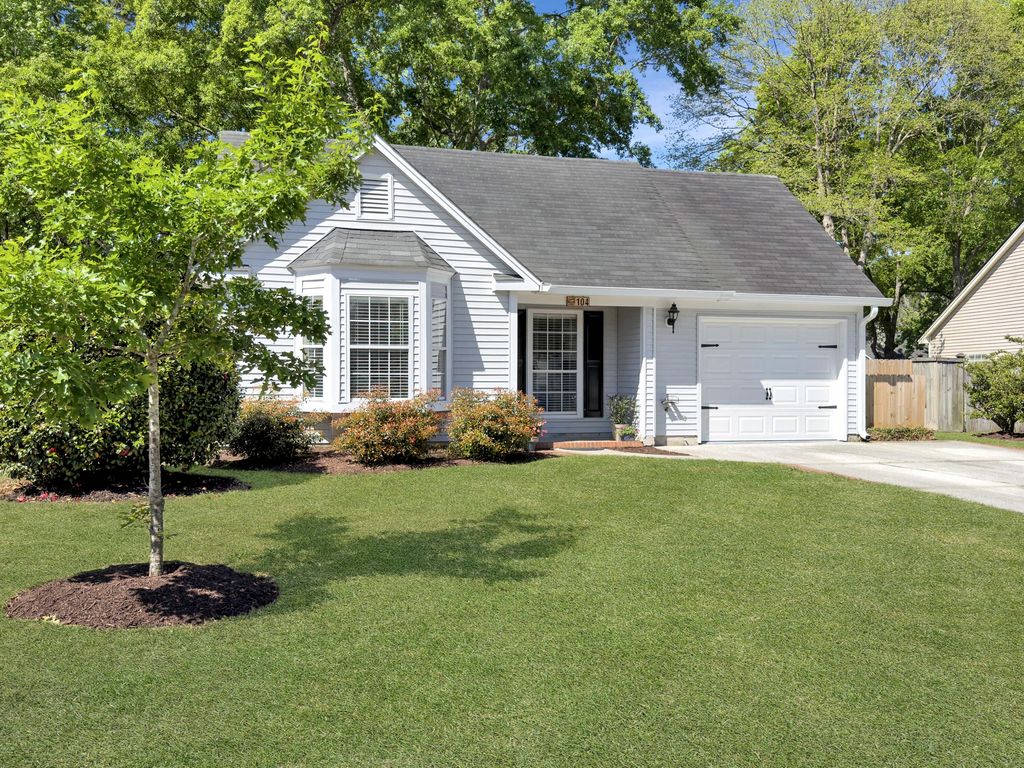 Photo of 104 Jarett Road, Summerville, SC 29485 (MLS # 26010696)