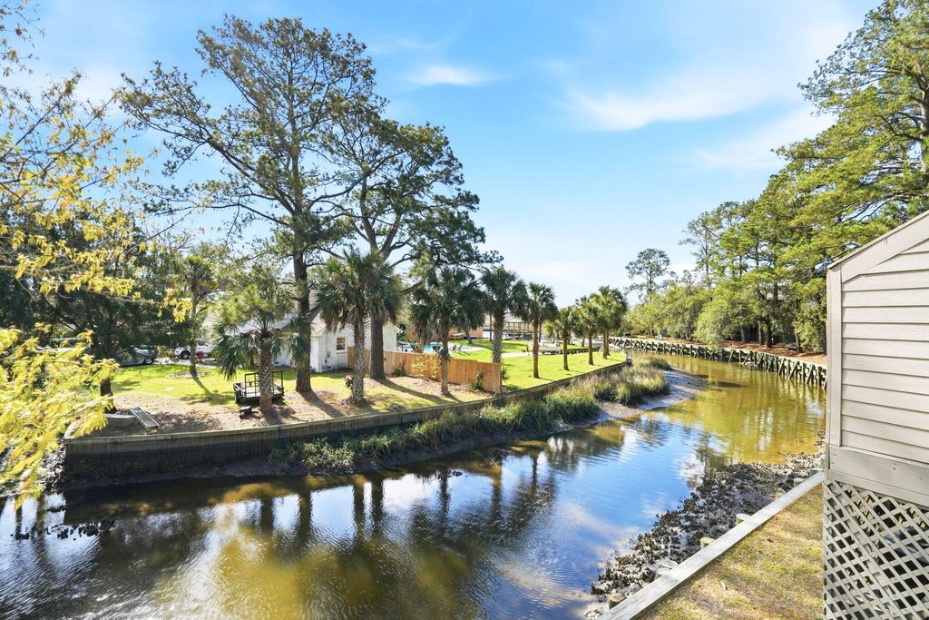 Photo of 136 River Breeze Drive, Charleston, SC 29407 (MLS # 26007626)
