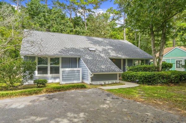 1124 HONEYSUCKLE CT, MOUNT PLEASANT, SC 29464 - Image af2e401bf2faf2db83d0648a7435bcac/3285222349