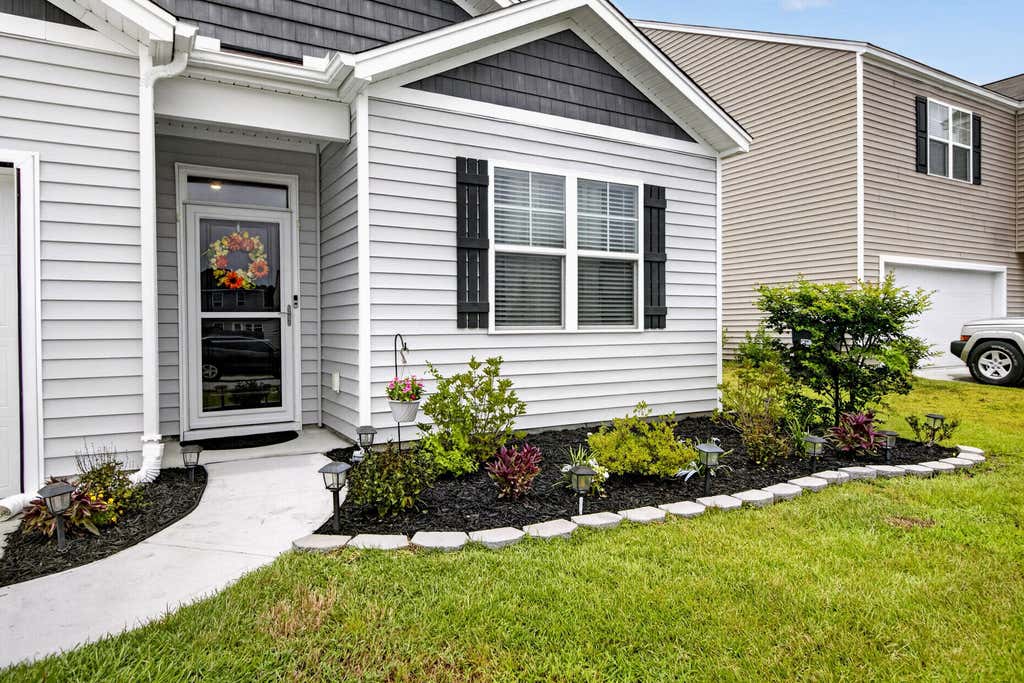 Photo of 160 Lagoona Drive, Summerville, SC 29483 (MLS # 26021554)