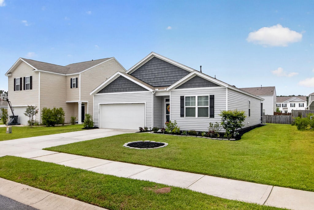 Photo of 160 Lagoona Drive, Summerville, SC 29483 (MLS # 26021554)