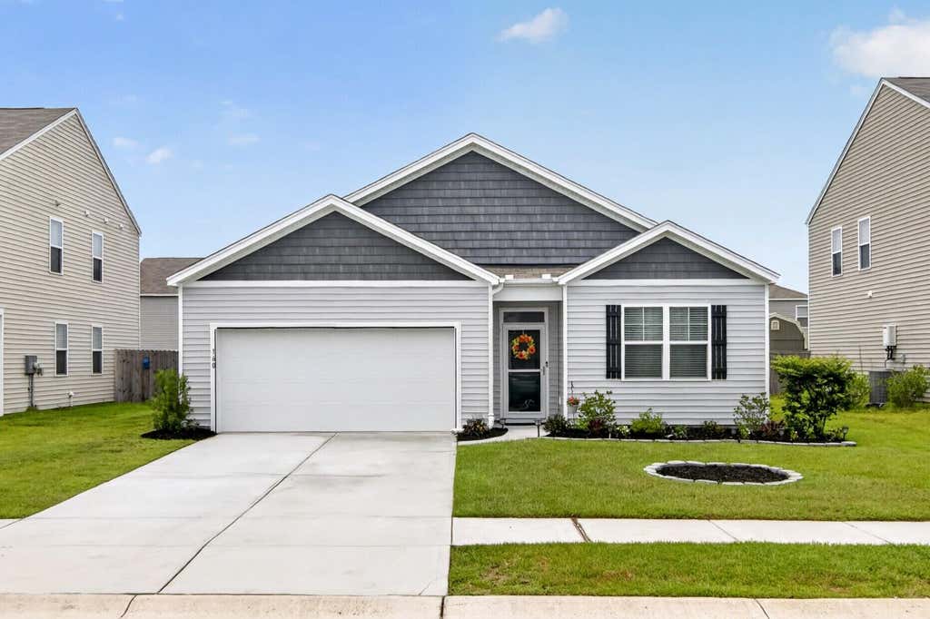 Photo of 160 Lagoona Drive, Summerville, SC 29483 (MLS # 26021554)