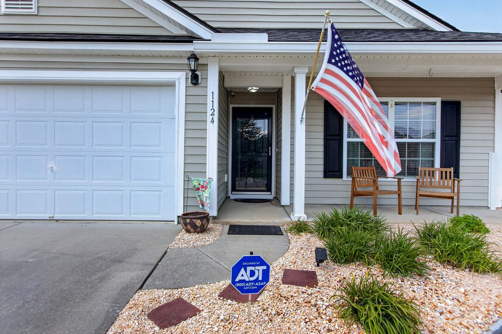 Photo of 1124 Flyway Road, Summerville, SC 29483 (MLS # 26014865)