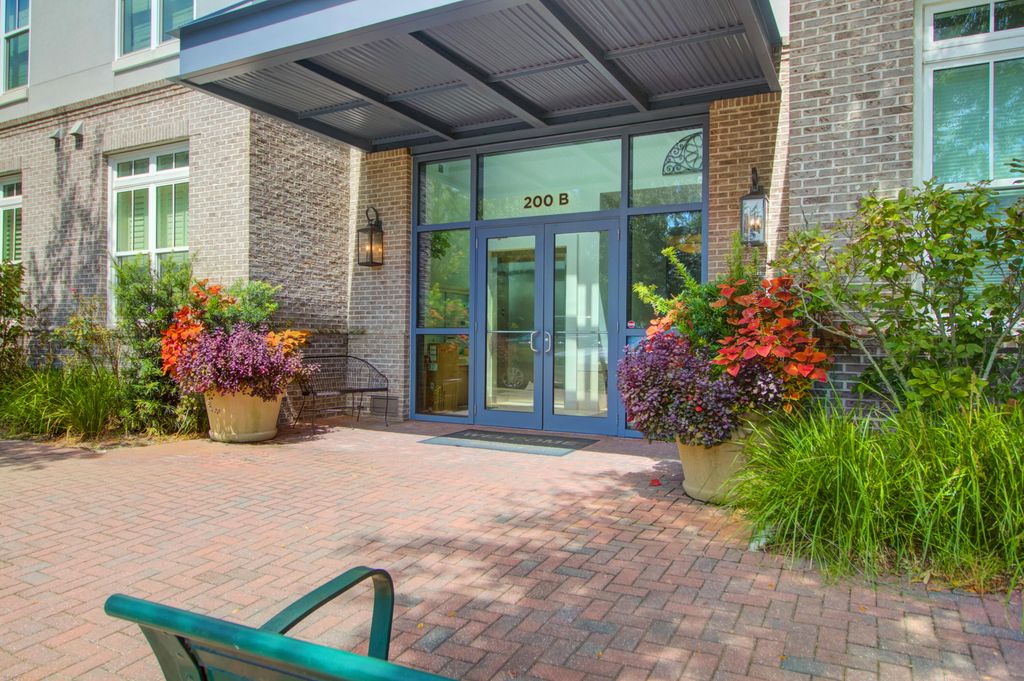 Photo of 200 River Landing Drive #B205, Charleston, SC 29492 (MLS # 25026414)