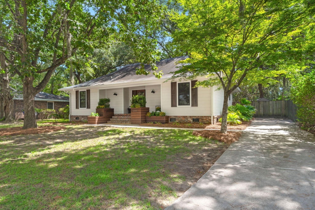 Photo of 1223 Wappetaw Place, Mount Pleasant, SC 29464 (MLS # 26025666)