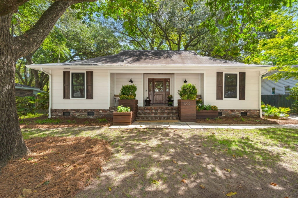 Photo of 1223 Wappetaw Place, Mount Pleasant, SC 29464 (MLS # 26025666)