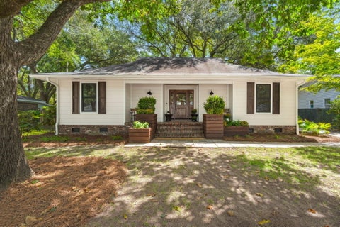 Photo of 1223 Wappetaw Place, Mount Pleasant, SC 29464 (MLS # 26025666)