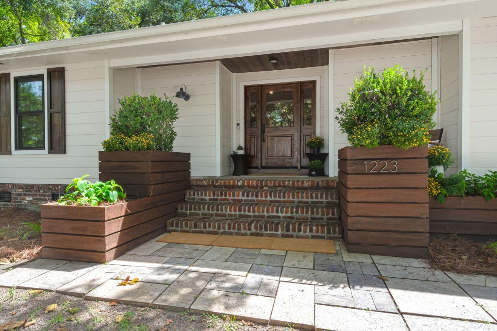 Photo of 1223 Wappetaw Place, Mount Pleasant, SC 29464 (MLS # 26025666)