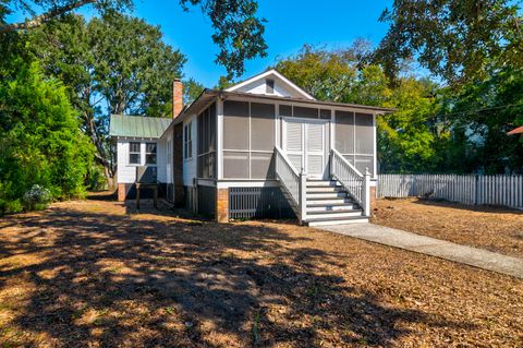 MLS: 25007821