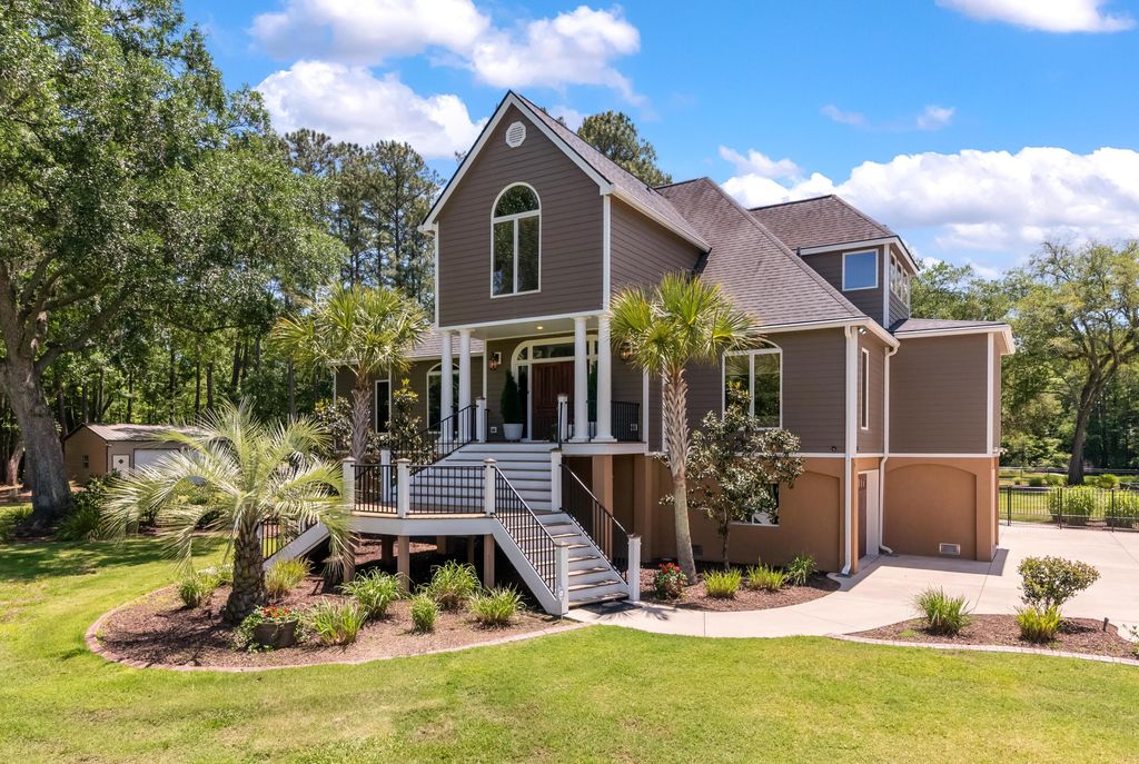 Photo of 975 Mayfield Street, Summerville, SC 29485 (MLS # 26013264)