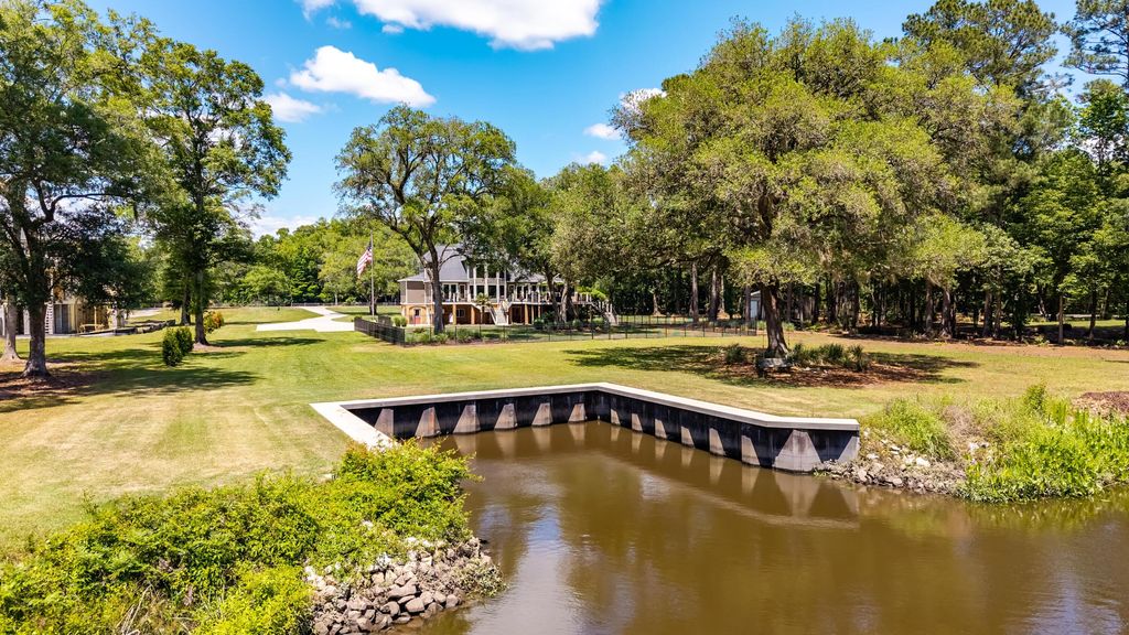 Photo of 975 Mayfield Street, Summerville, SC 29485 (MLS # 26013264)