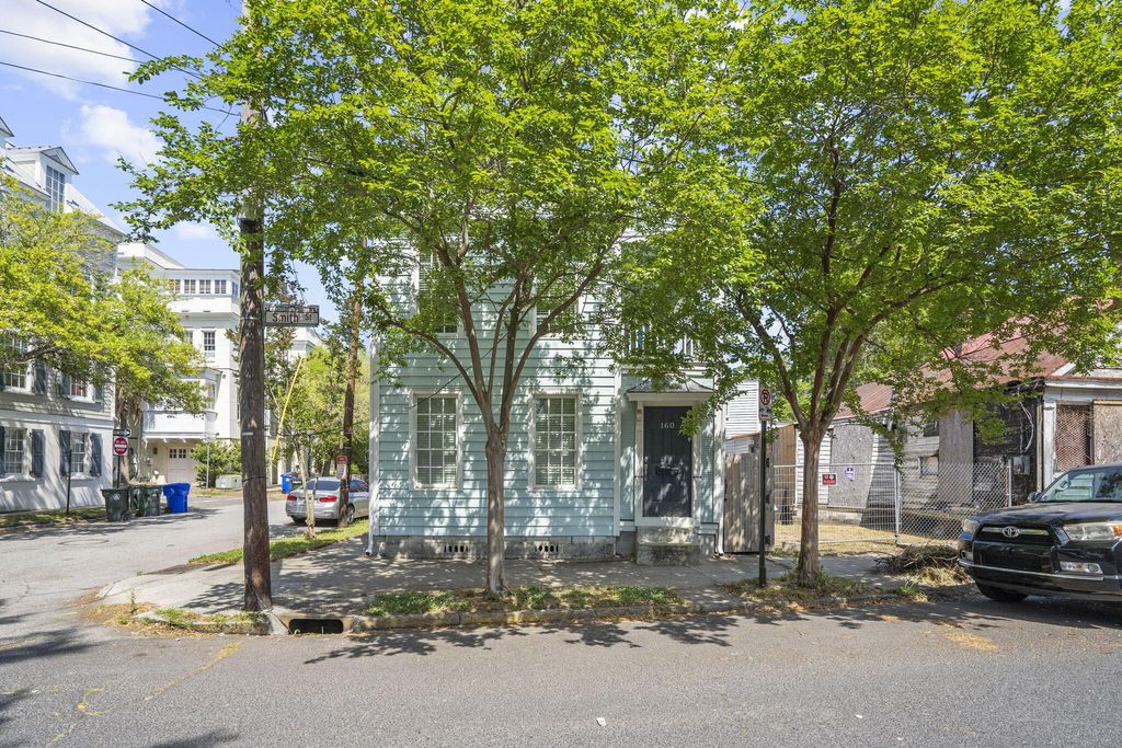 Photo of 160 Smith St, Charleston, SC 29403 (MLS # 26010875)