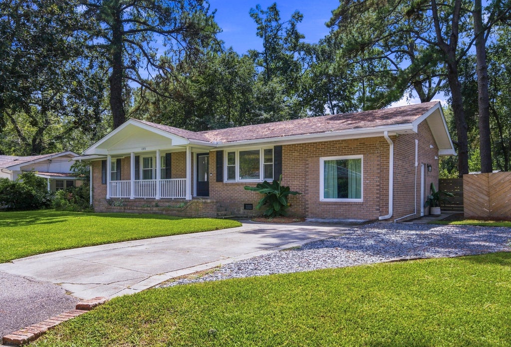 Photo of 1373 White Drive, Charleston, SC 29407 (MLS # 26024501)