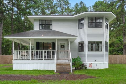 A home in Bonneau