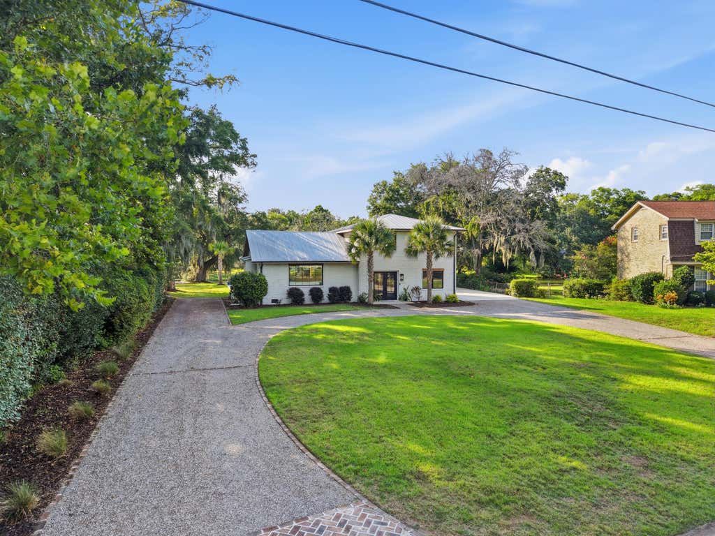 Photo of 678 Edmonds Drive, Charleston, SC 29412 (MLS # 26020491)
