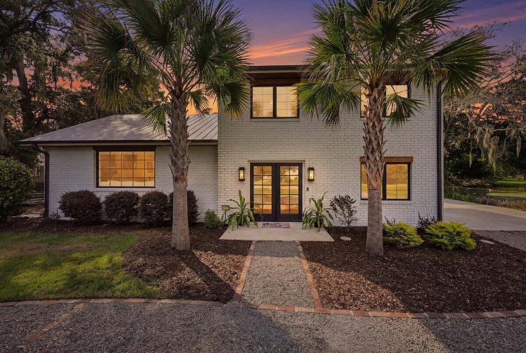 Photo of 678 Edmonds Drive, Charleston, SC 29412 (MLS # 26020491)
