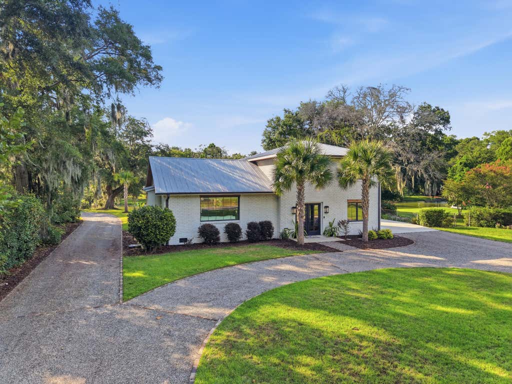 Photo of 678 Edmonds Drive, Charleston, SC 29412 (MLS # 26020491)