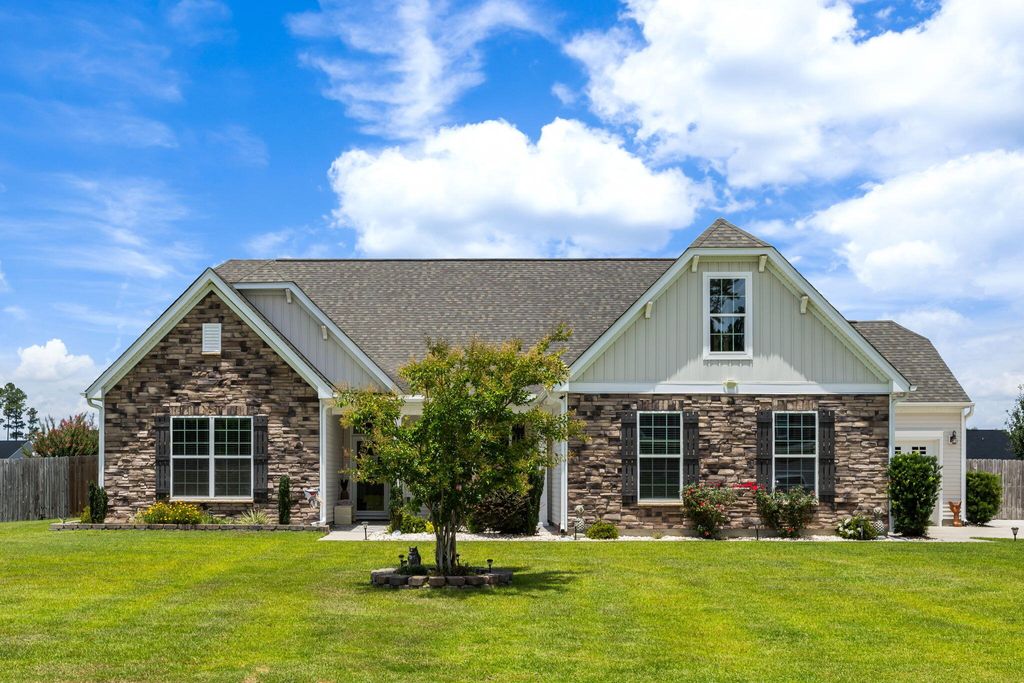 Photo of 121 Lakelyn Road, Moncks Corner, SC 29461 (MLS # 26004465)