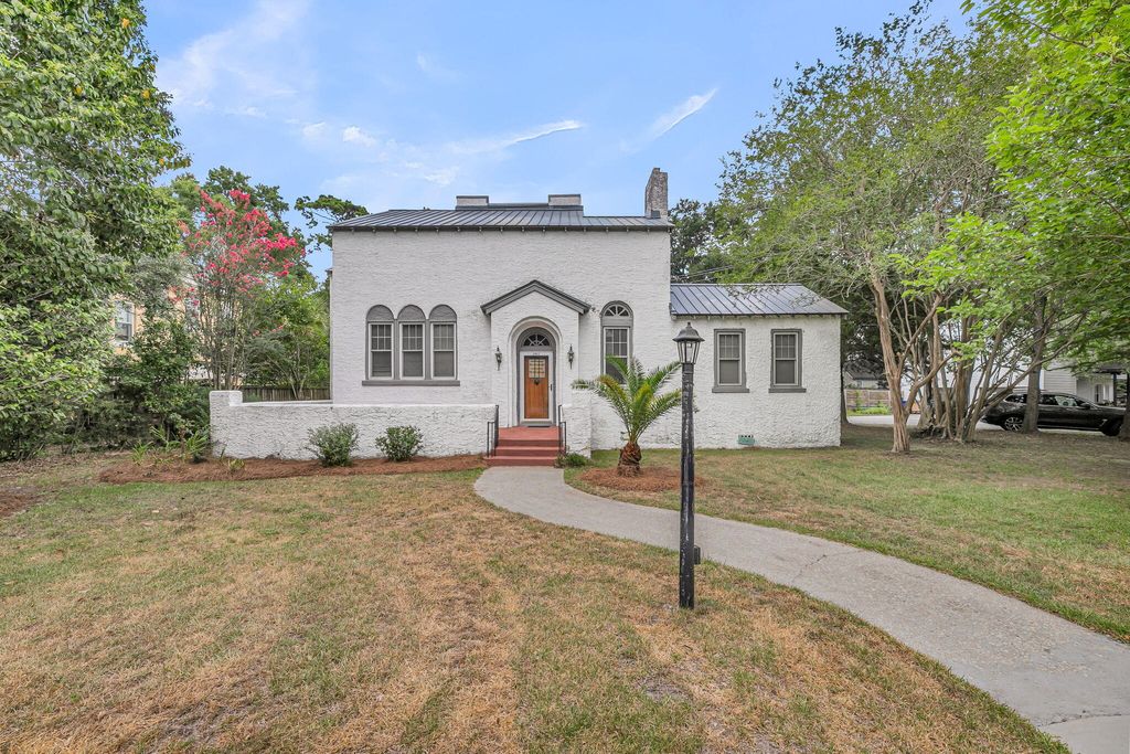Photo of 2062 Wappoo Drive, Charleston, SC 29412 (MLS # 26020023)