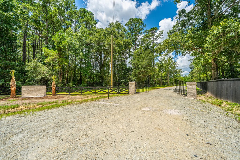 Photo of 001 Southern Acres Lane, Summerville, SC 29486 (MLS # 25028441)