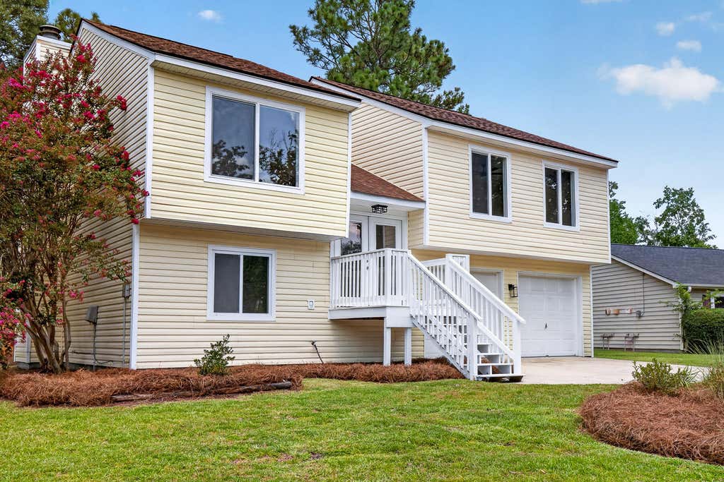 Photo of 104 Foxfire Court, Summerville, SC 29486 (MLS # 26023803)