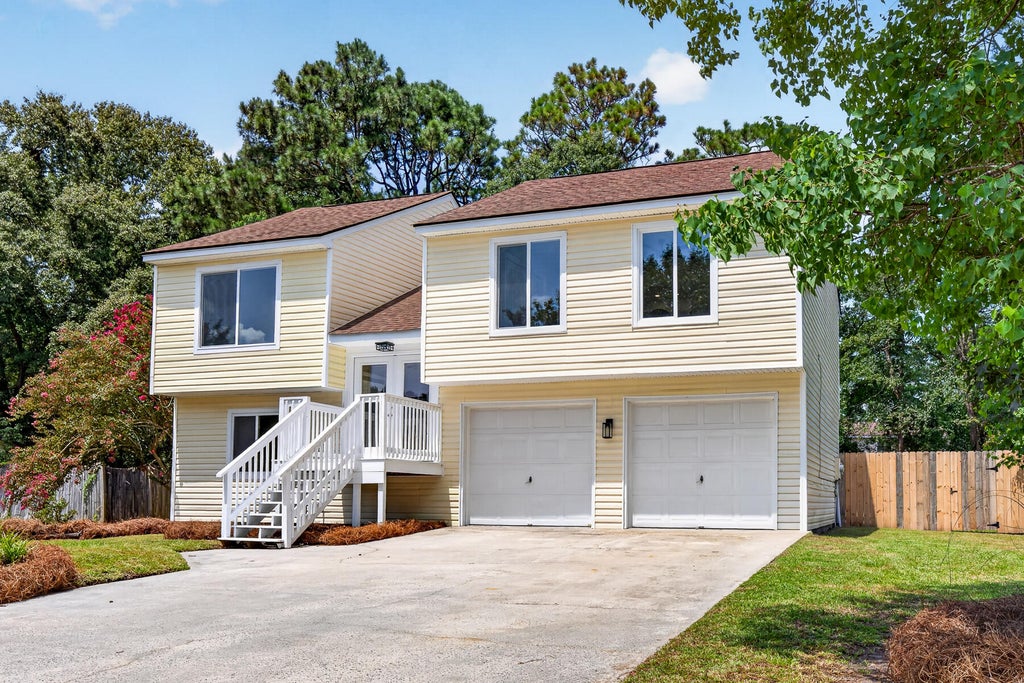 Photo of 104 Foxfire Court, Summerville, SC 29486 (MLS # 26023803)
