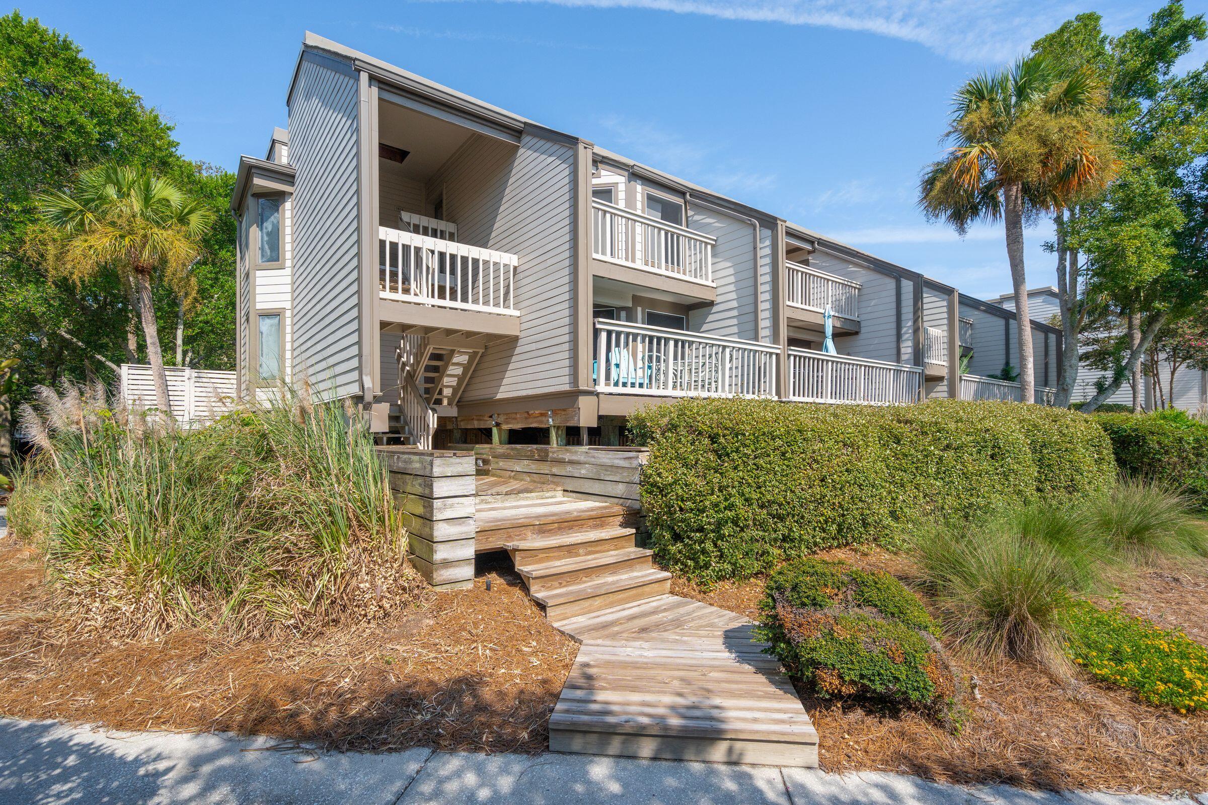 1617 Live Oak Park
