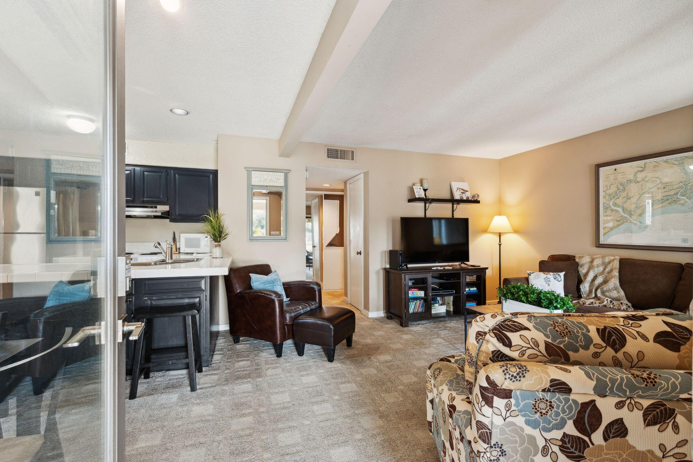 1617 Live Oak Park