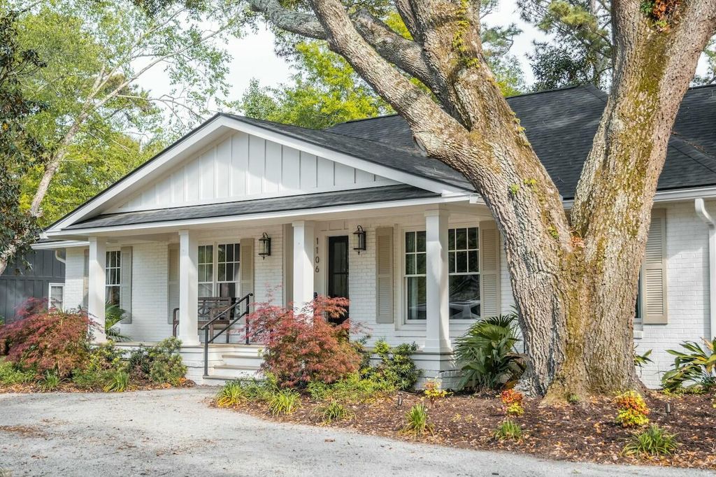 Photo of 1106 Meadowcroft Lane, Mount Pleasant, SC 29464 (MLS # 26008537)