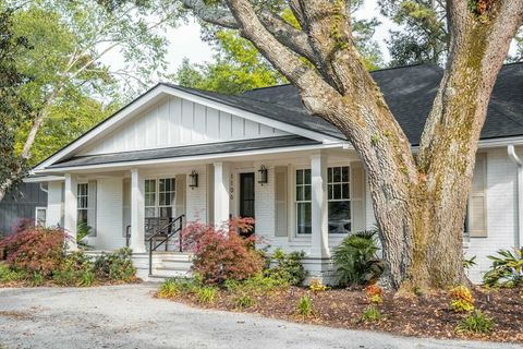 Photo of 1106 Meadowcroft Lane, Mount Pleasant, SC 29464 (MLS # 26008537)
